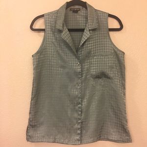 Halston Green Collared Sleeveless Button Down